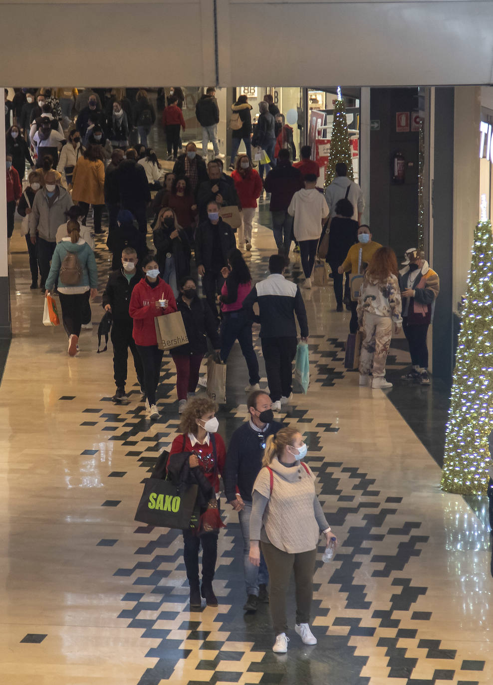 Fotos: Las rebajas y los Reyes animan las ventas en Cartagena