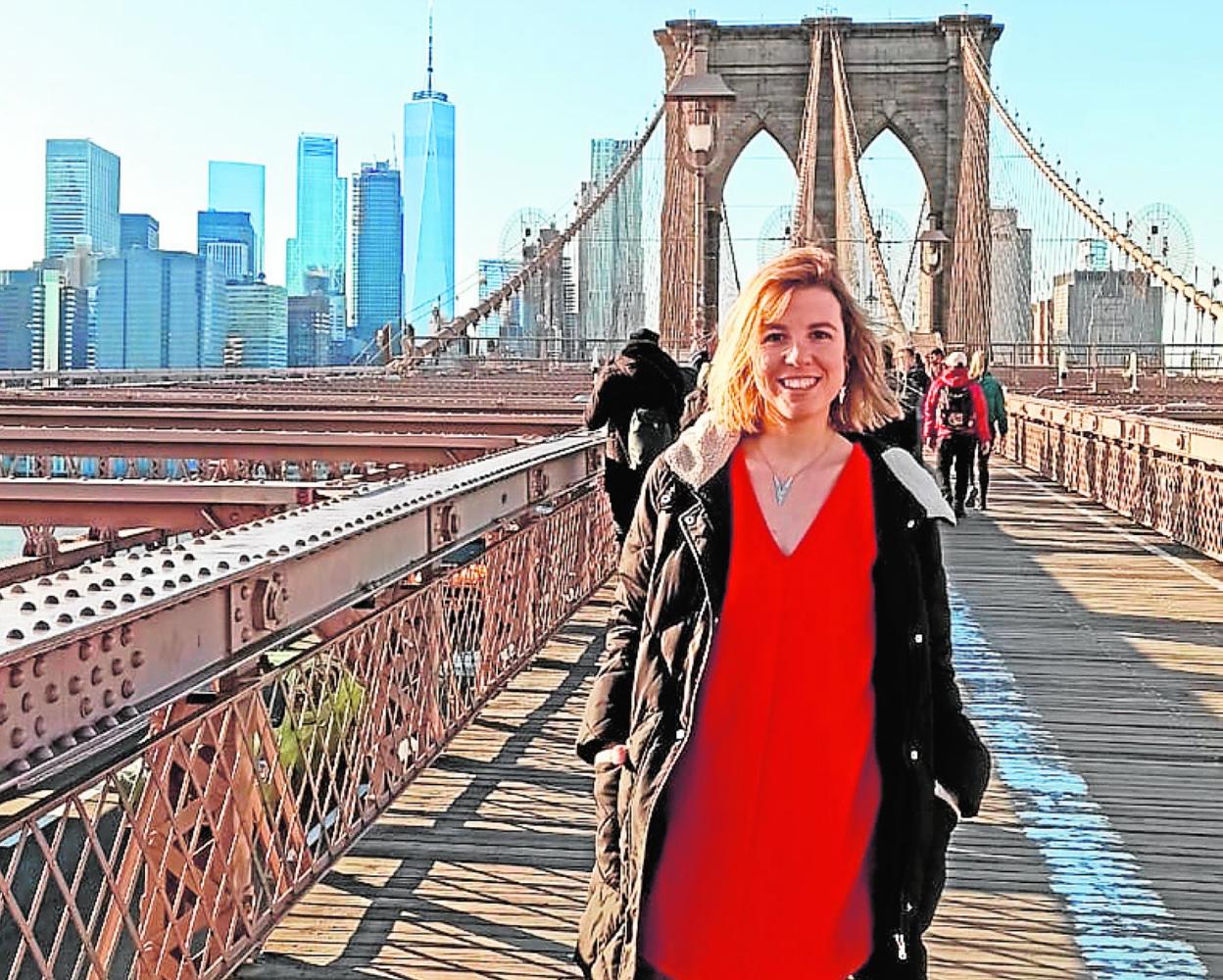 Irene pasea por el puente de Brooklyn, uno de los lugares más emblemáticos de Nueva York. 