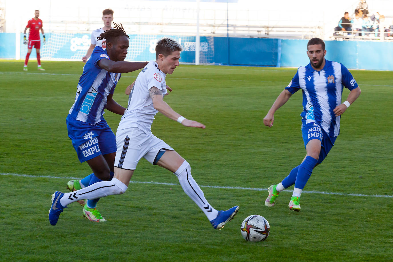 Fotos: Campillo respira en un Águilas efectivo