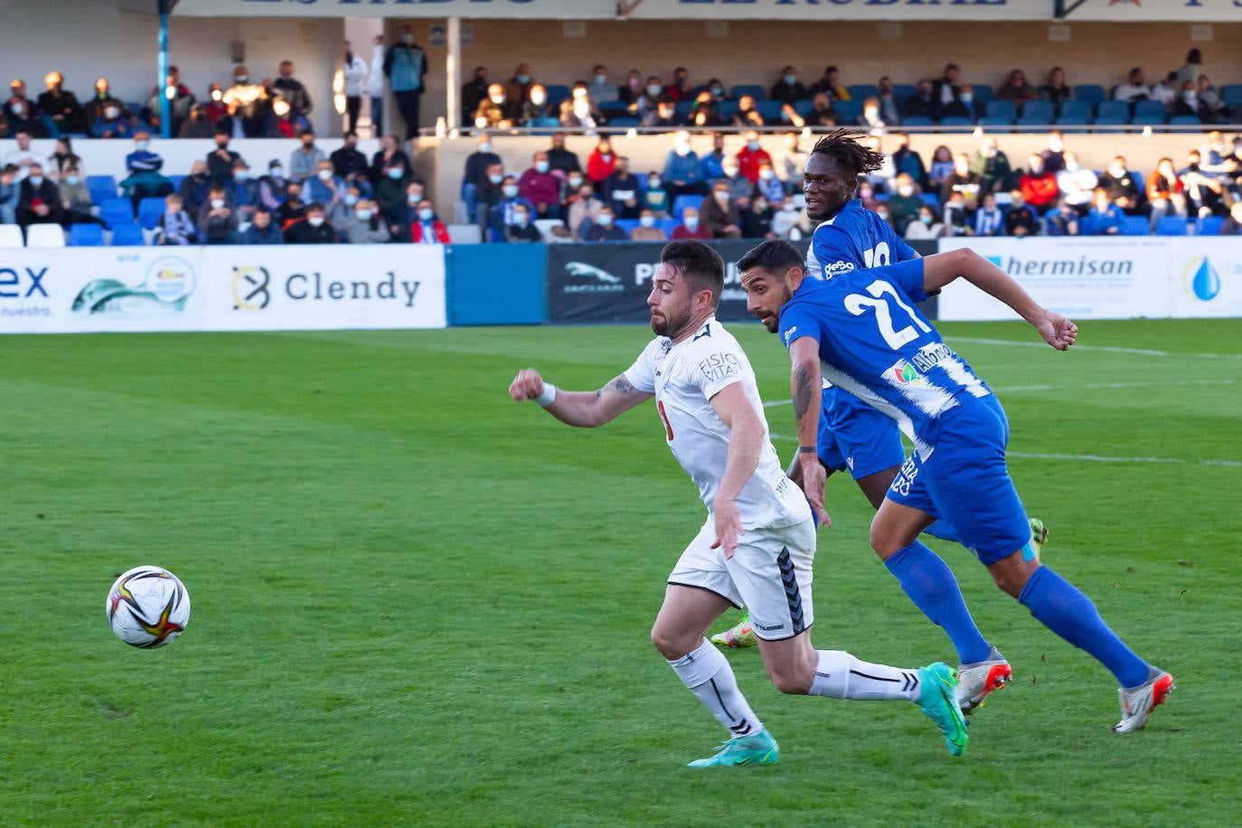 Fotos: Campillo respira en un Águilas efectivo