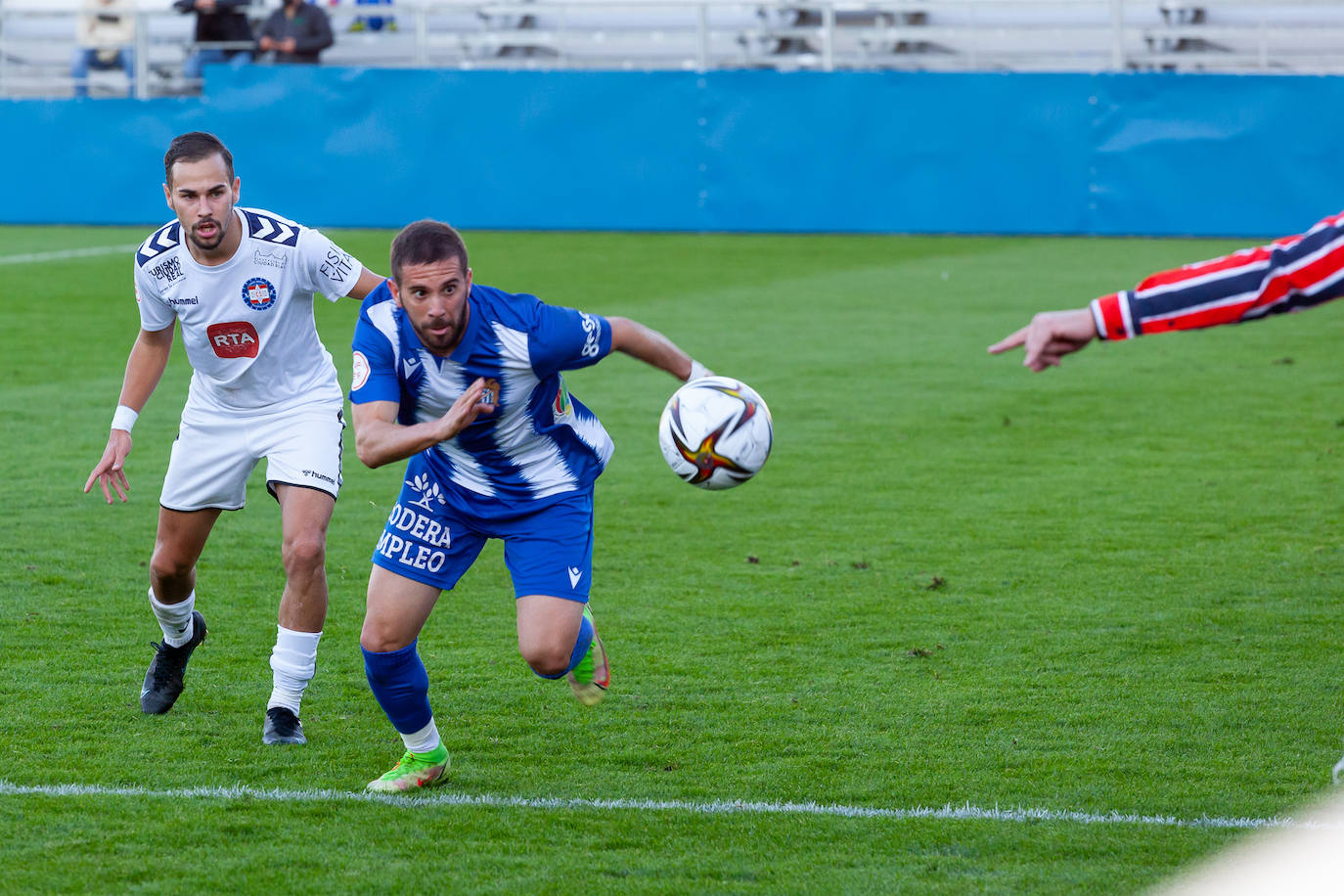 Fotos: Campillo respira en un Águilas efectivo