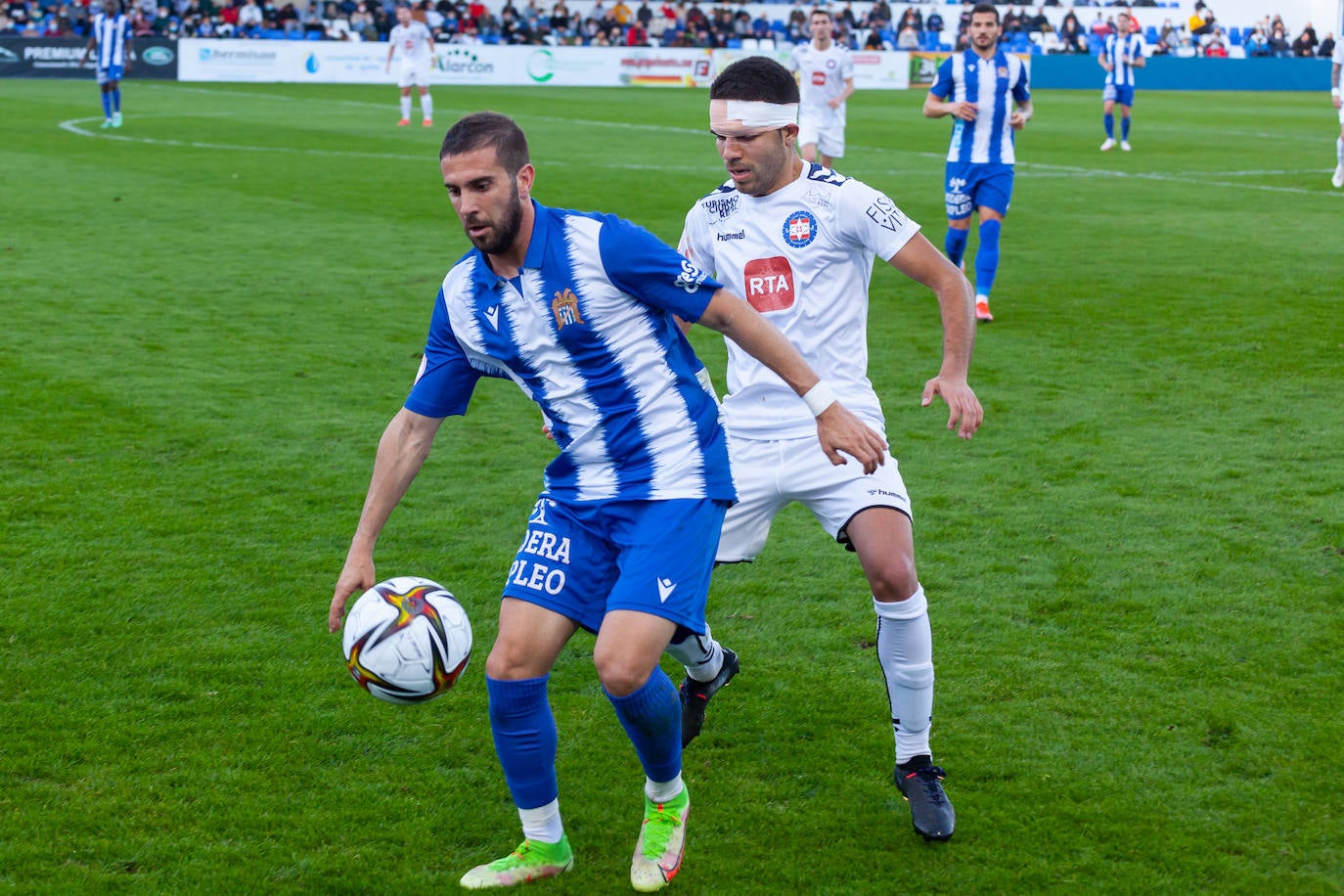 Fotos: Campillo respira en un Águilas efectivo