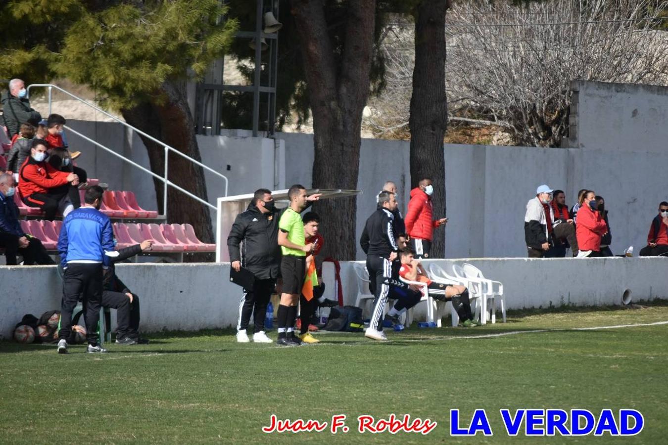 El defensa agarra a Gladison impidiendo que pueda rematar. Un empate con sabor a poco para comenzar el año en El Morao. Tras empatar el partido, el equipo caravaqueño gozó de varias oportunidades para alzarse con la victoria pero, una vez más, las decisiones arbitrales impidieron que así fuera. 