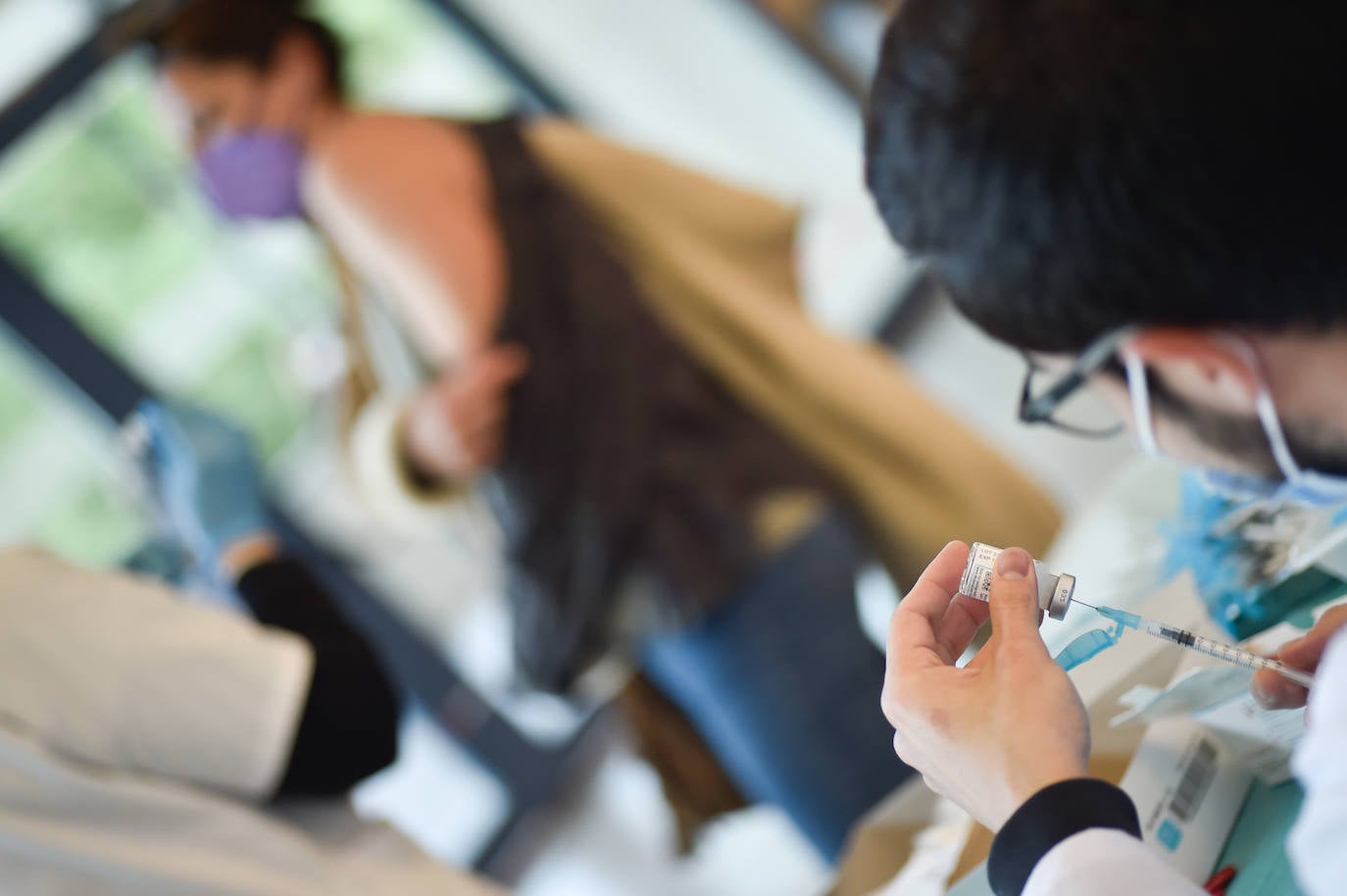Fotos: Salud vacunó este domingo a más de 1.500 docentes en el Palacio de los Deportes de Murcia