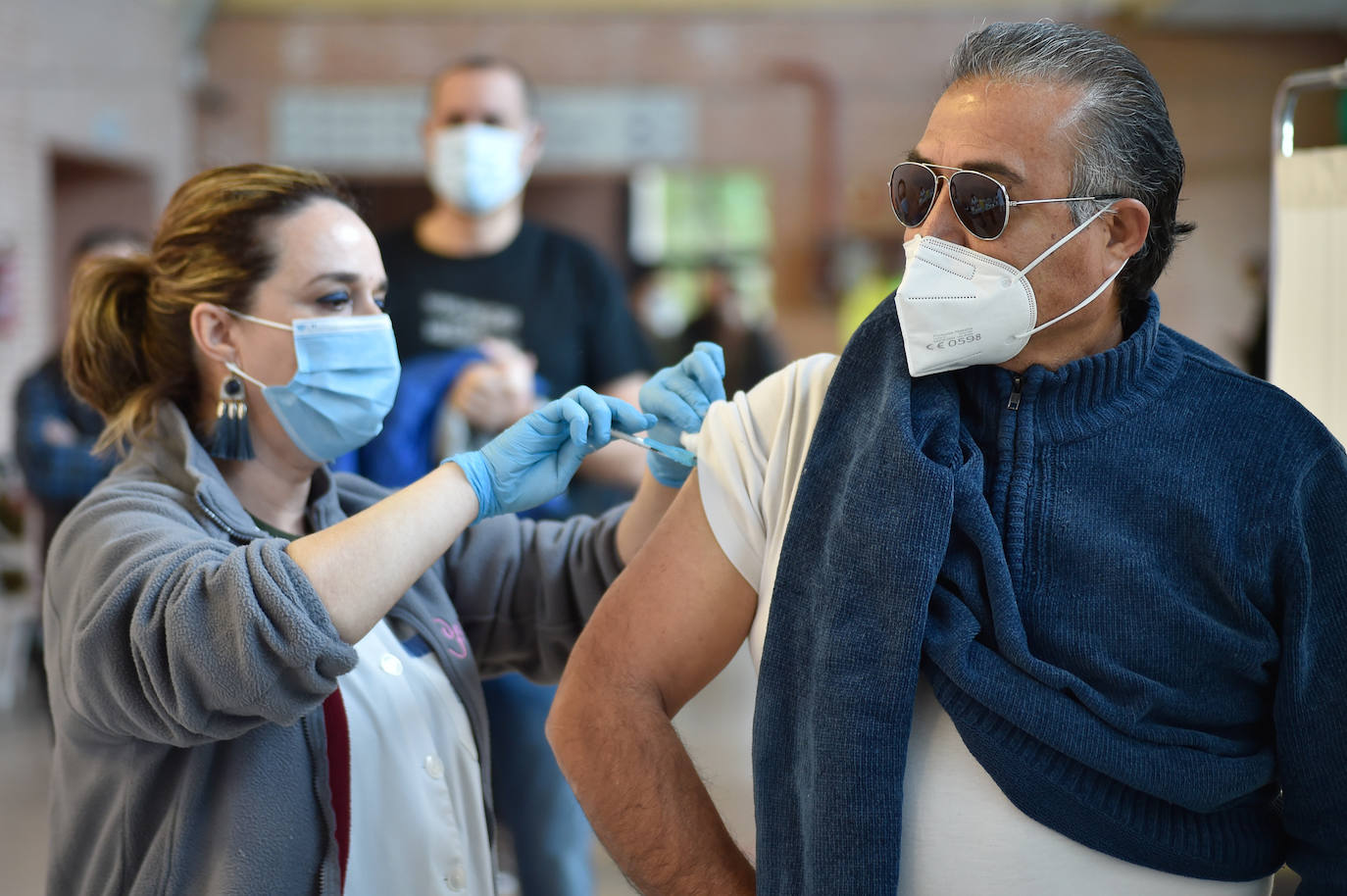Fotos: Salud vacunó este domingo a más de 1.500 docentes en el Palacio de los Deportes de Murcia