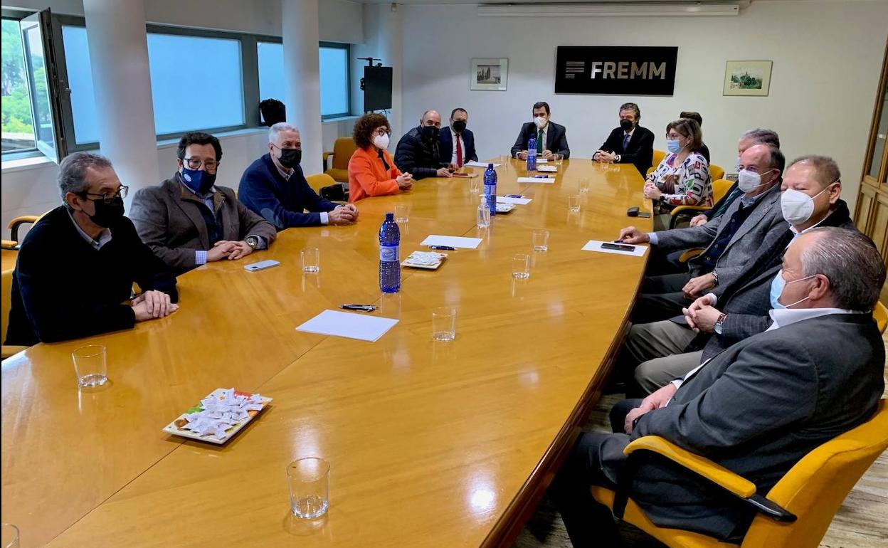 Reunión del consejero Díez de Revenga con representantes de la Fremm. 