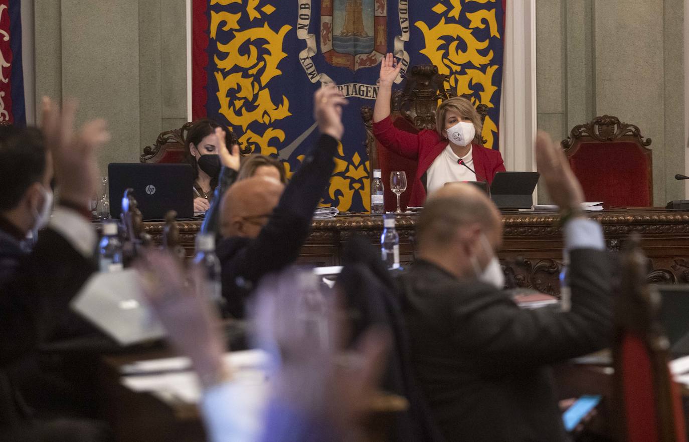 Fotos: El Pleno de Cartagena pide a la Comunidad que haga ya la vía de evacuación de Alumbres en caso de emergencia industrial