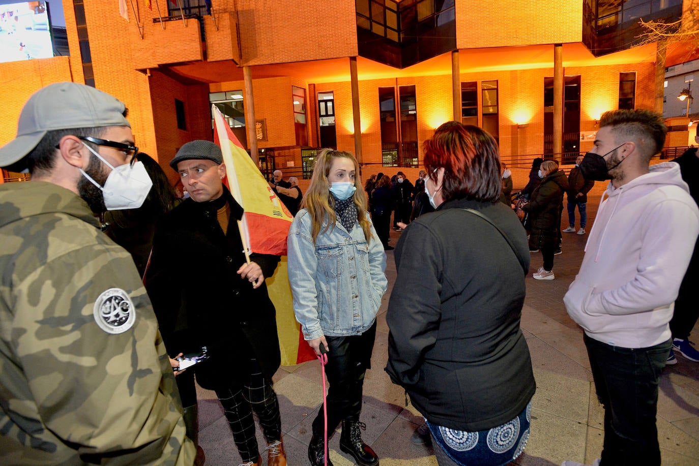 Fotos: Concentración en Molina para rechazar la reyerta