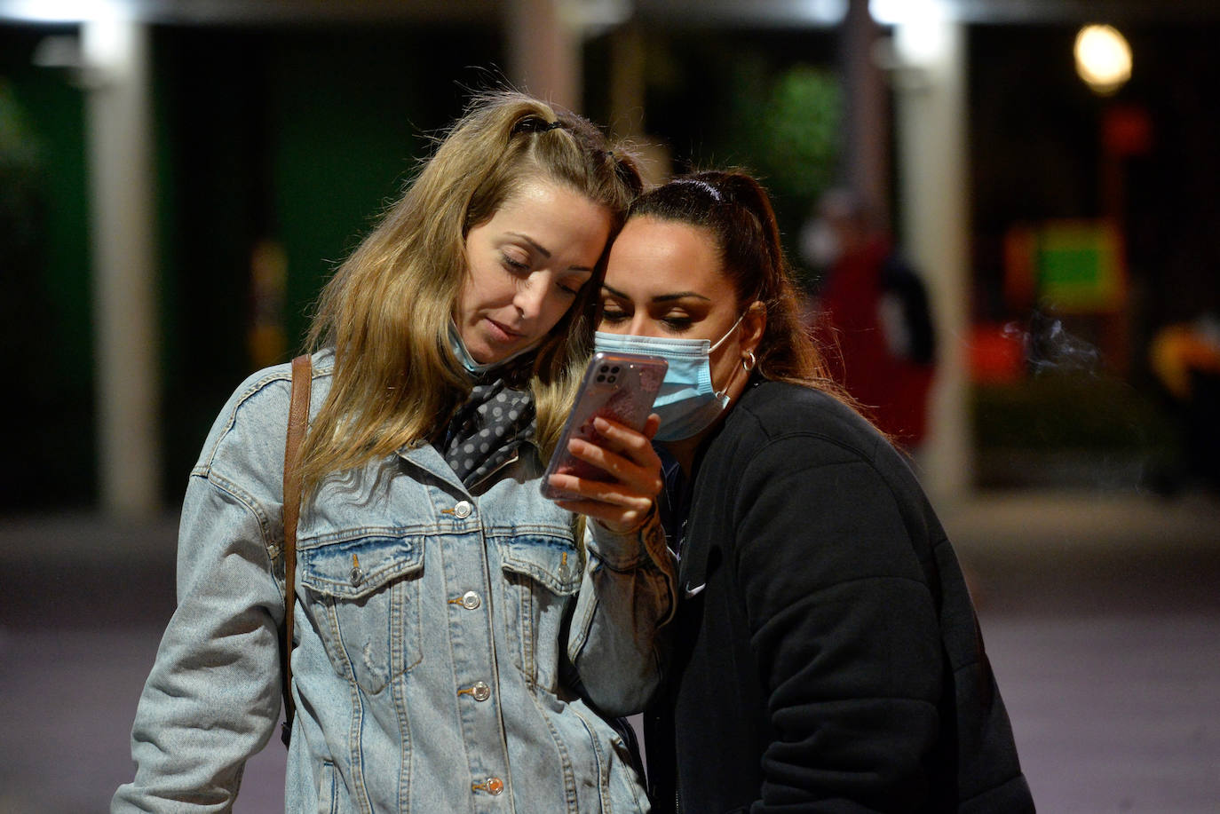 Fotos: Concentración en Molina para rechazar la reyerta