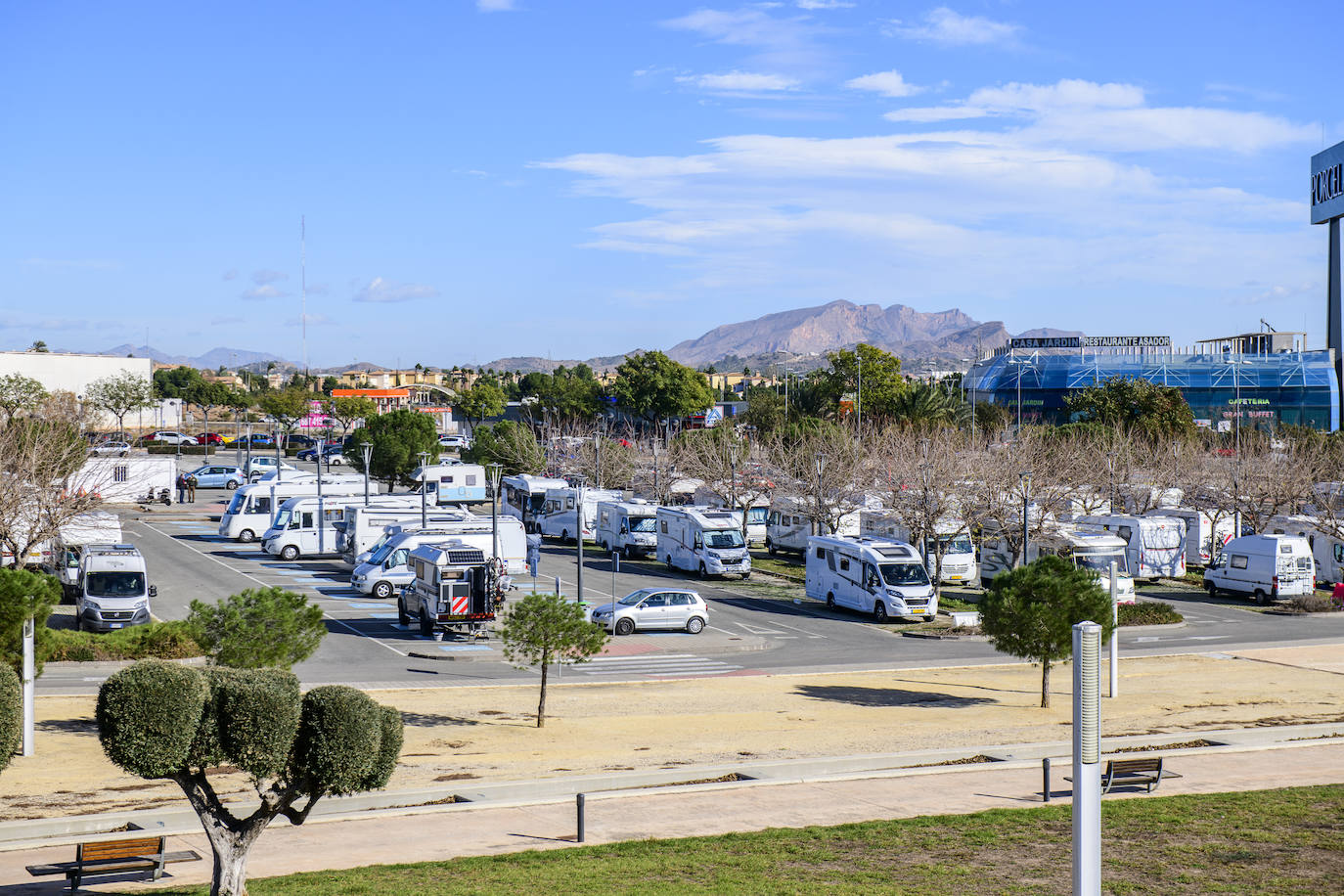 Fotos: Las autocaravanas llenan el área municipal de Thader en Murcia