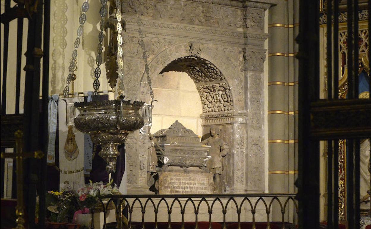 Capilla Real de la Catedral de Murcia, donde tienen amparo los restos de Alfonso X, que murió en Sevilla pero como símbolo de amor quiso que su corazón quedase en Murcia. 