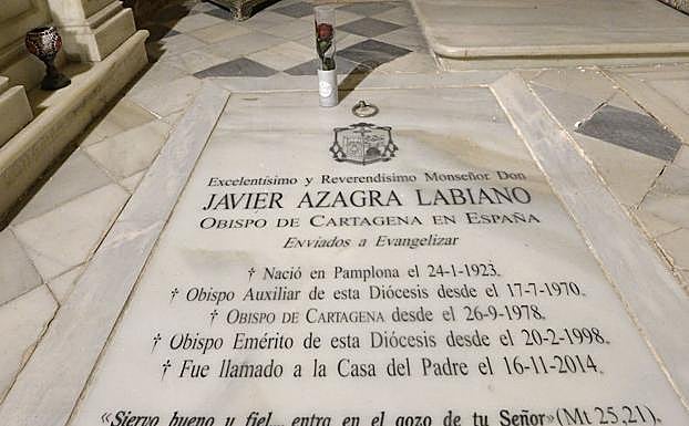 Javier Azagra Labiano. «Vivió sus últimos años reconciliado con la vejez, alegre y siempre con una sonrisa en los labios», dijo el obispo Lorca Planes en la despedida del «obispo del pueblo». 