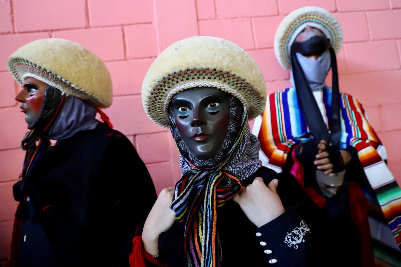 Fotos: Danzantes parachicos y mujeres chiapanecas
