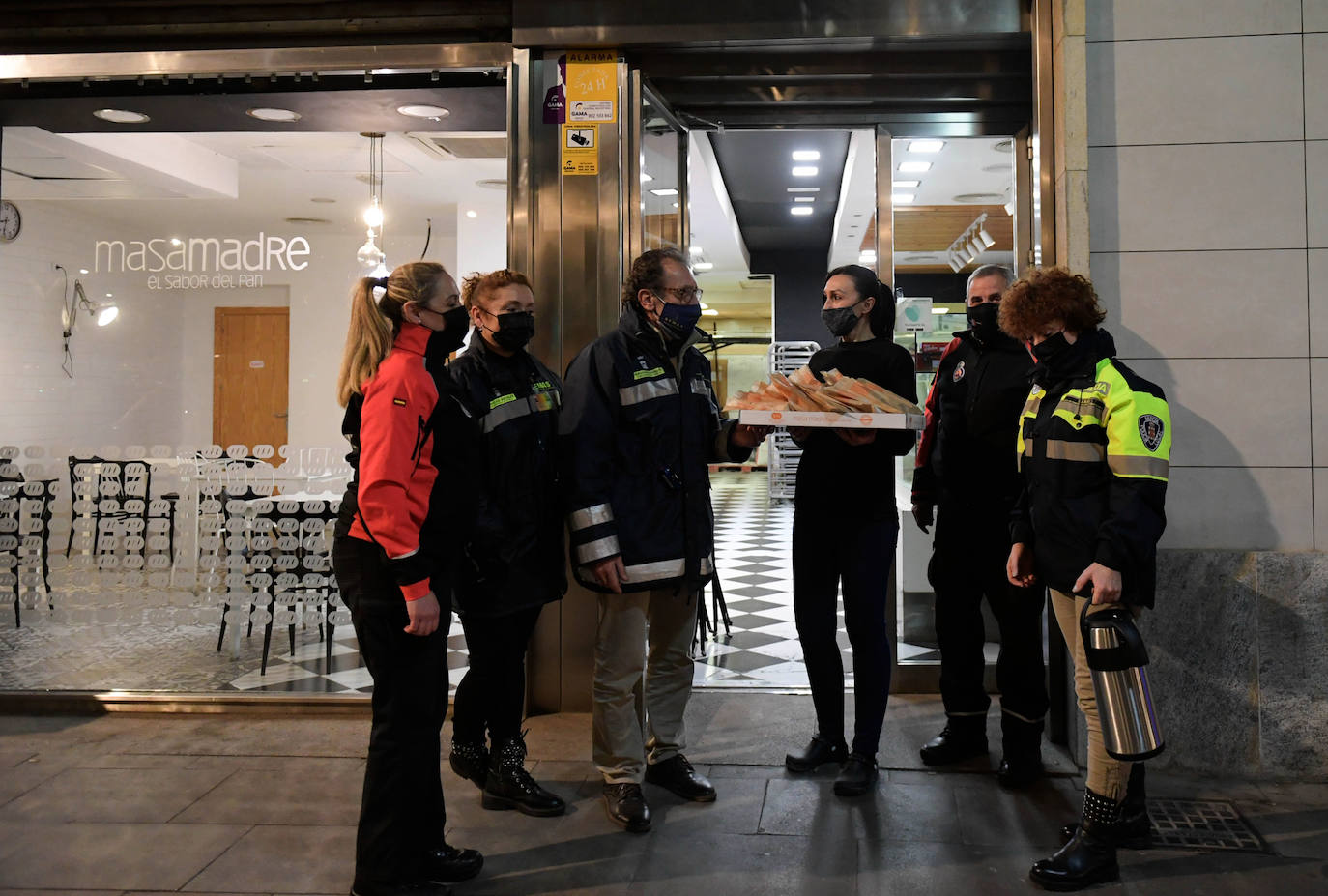 Fotos: El Semas asiste a más de 70 personas sin hogar durante la &#039;operación frío&#039;