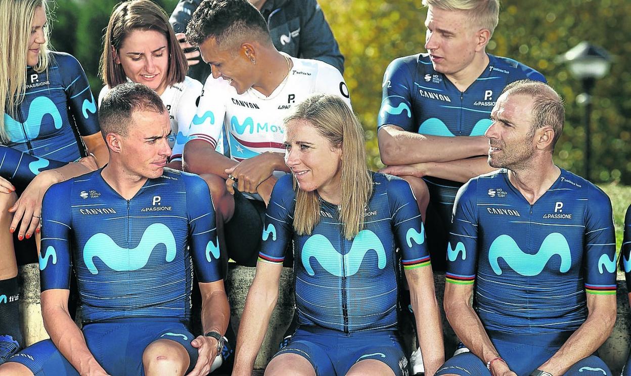 Valverde (d), con Annemiek van Vleuten y Enric Mas. 