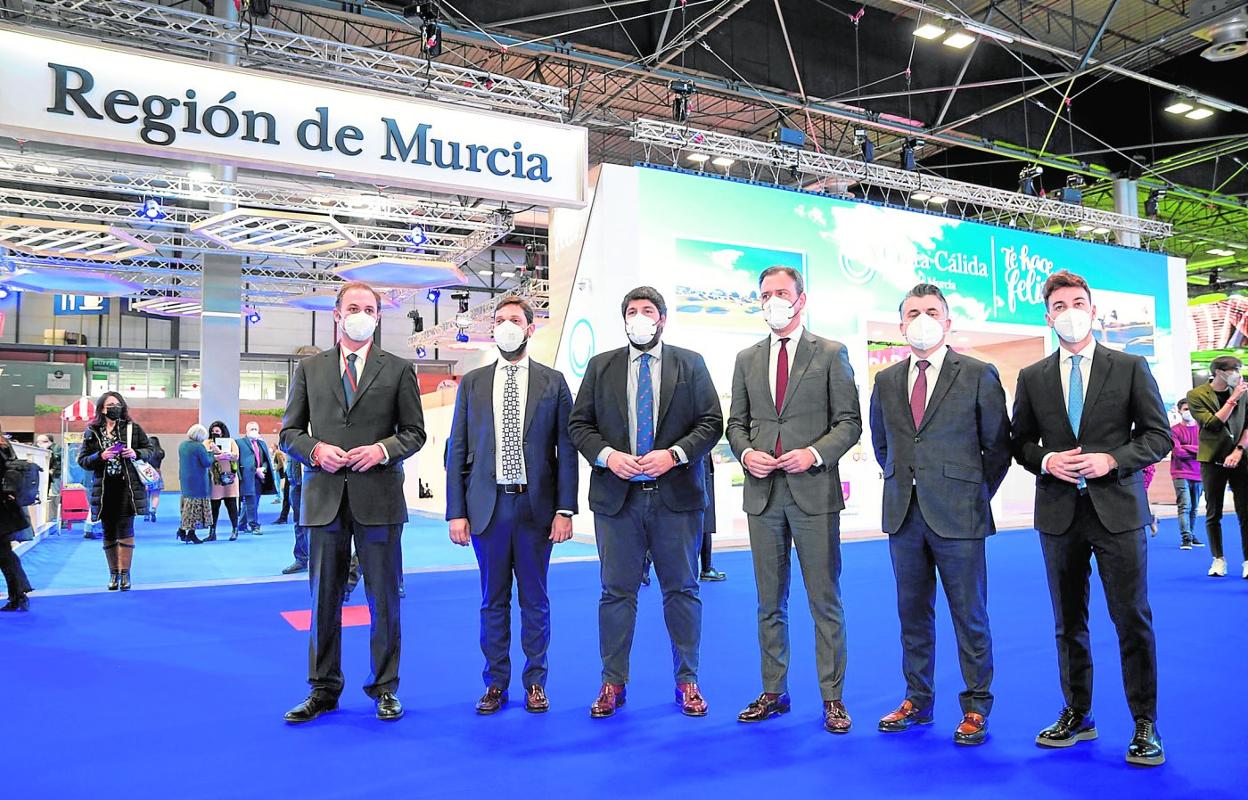 El jefe del Ejecutivo autónomo, Fernando López Miras, en la inauguración del estand de la Región de Murcia en la Feria Internacional de Turismo. 