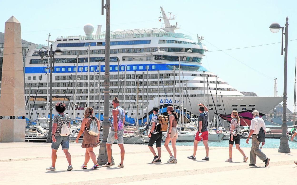 Crucero en el Puerto de Cartagena.