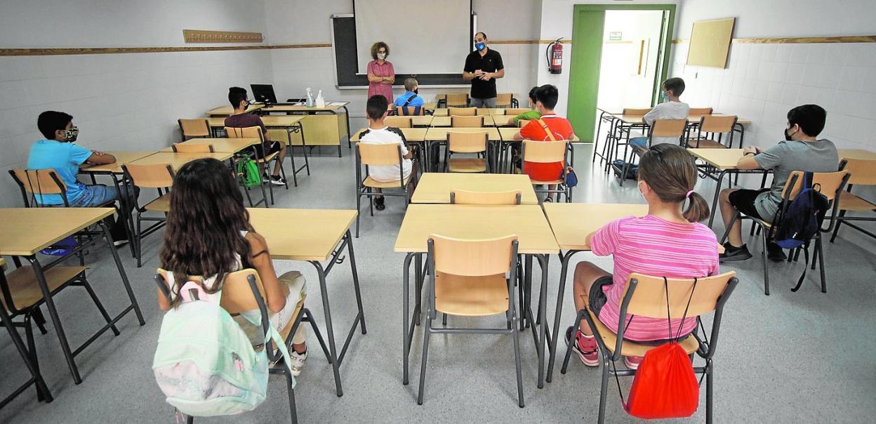 Alumnos en una clase en el IES Alfonso X de Murcia el curso pasado, cuando se seguía el formato semipresencial. 