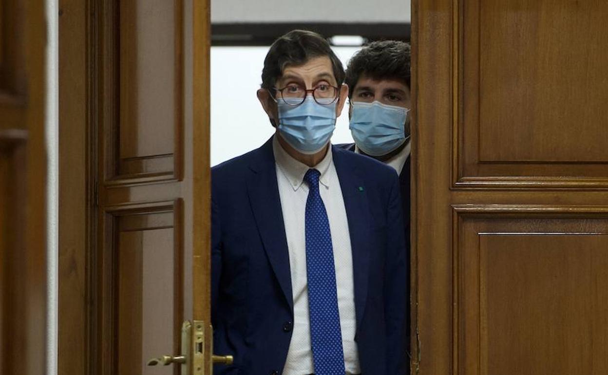 La opacidad sigue reinando sobre el 'Vacunagate' después de un año
