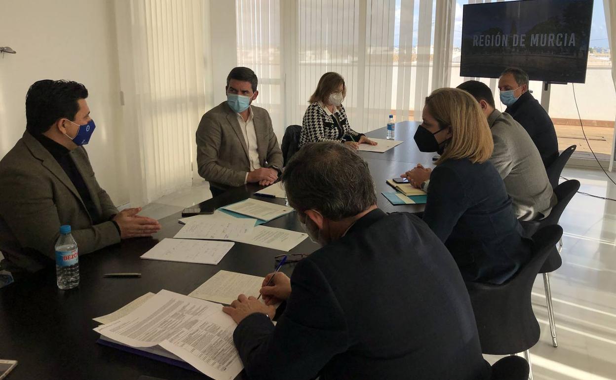 El consejero Antonio Luengo durante la reunión del Foro Interadministrativo del Mar Menor celebrada en San Javier.