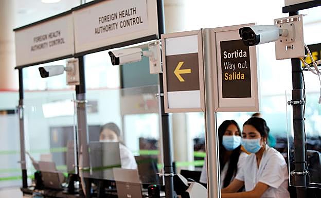 La UE acuerda viajes sin restricciones con certificado Covid 