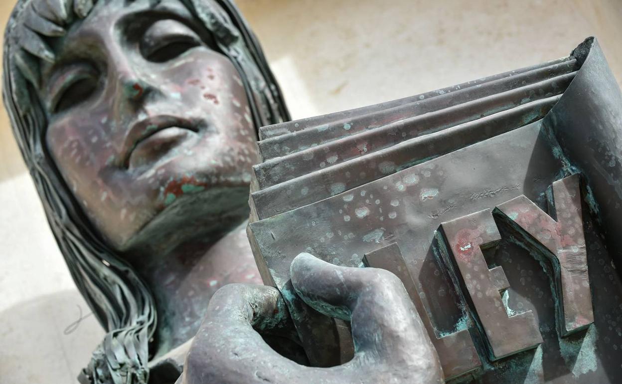 Detalle del Palacio de la Justicia de Murcia. 