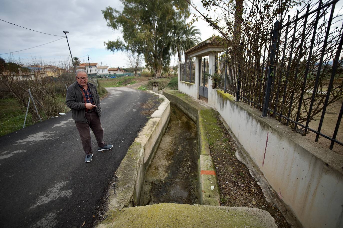 Fotos: Vecinos de La Albatalía denuncian «botellones y amenazas» en la huerta