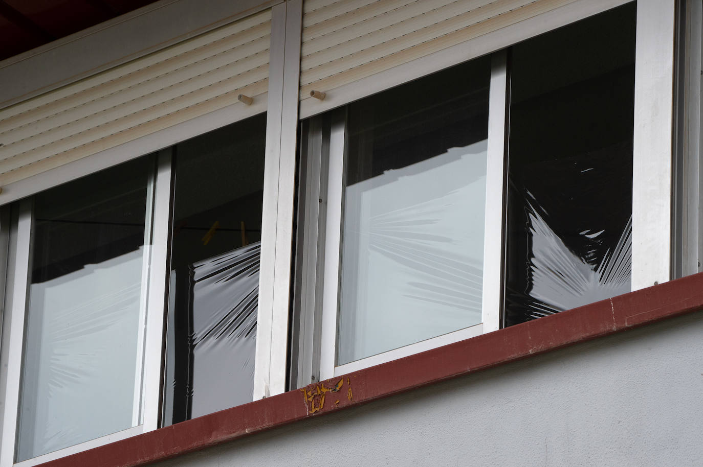 Fotos: Sin calefacción y con las ventanas abiertas en el colegio de Corvera