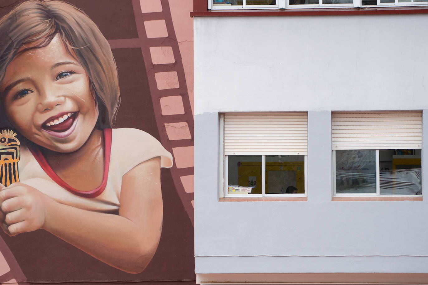 Fotos: Sin calefacción y con las ventanas abiertas en el colegio de Corvera