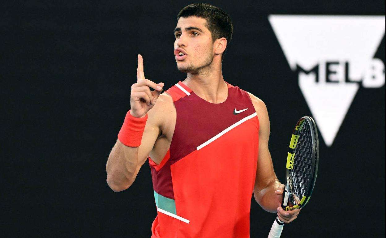 Carlos Alcaraz, durante un partido del Open de Australia, la semana pasada.