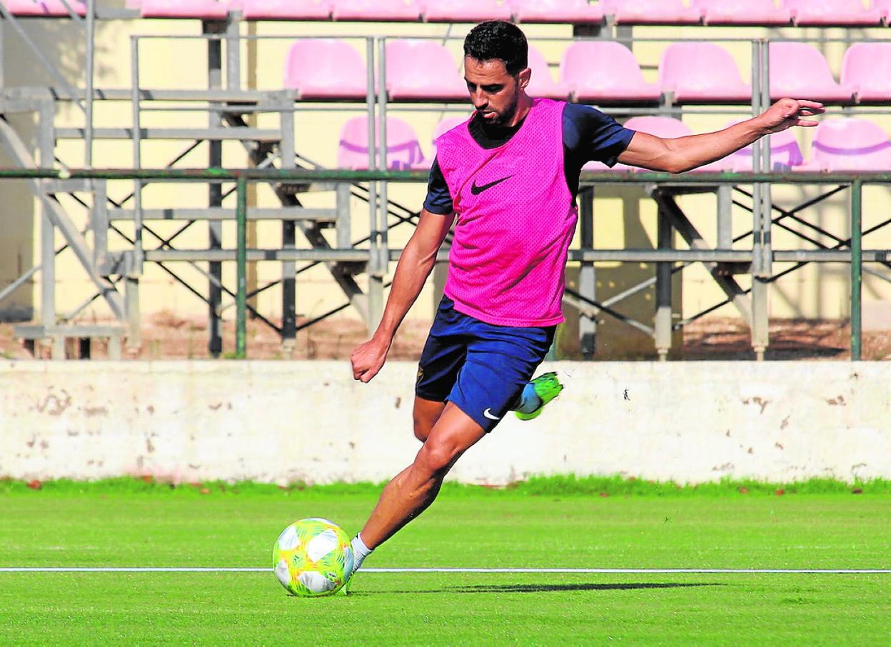 Viti, en un entrenamiento en El Mayayo. 