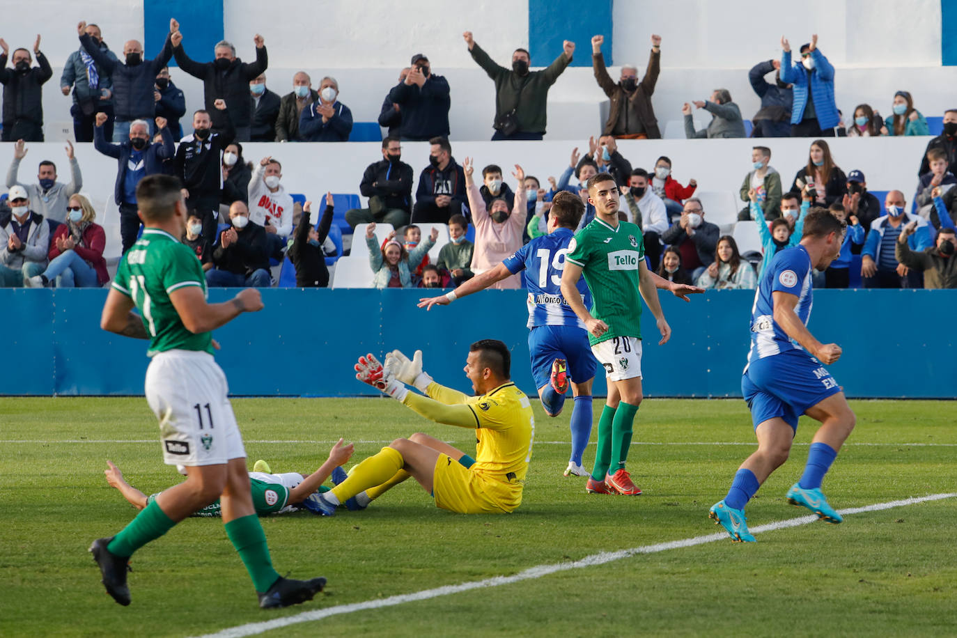 Fotos: El Águilas no detiene su caída