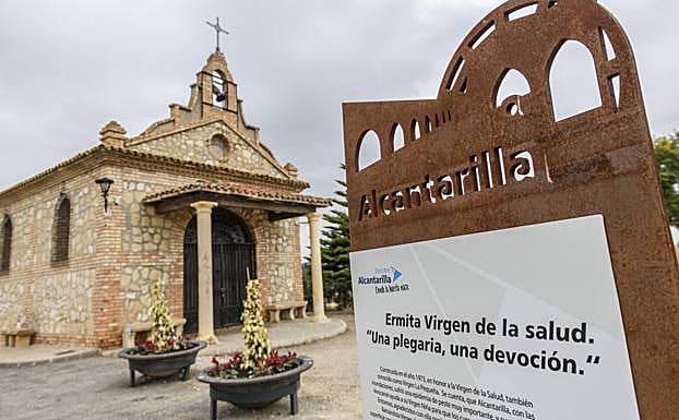 El templo de la Salud; su campana perteneció a un navío de guerra.