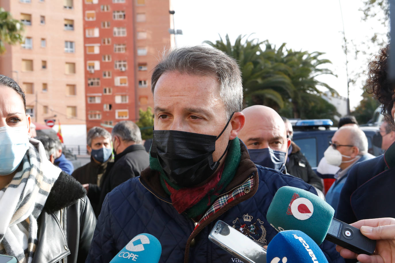 Fotos: Los ganaderos invaden el Centro de Desarrollo Local de Lorca durante una manifestación del sector