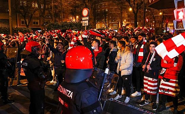 Lanzamiento de botellas contra el autobús del Madrid