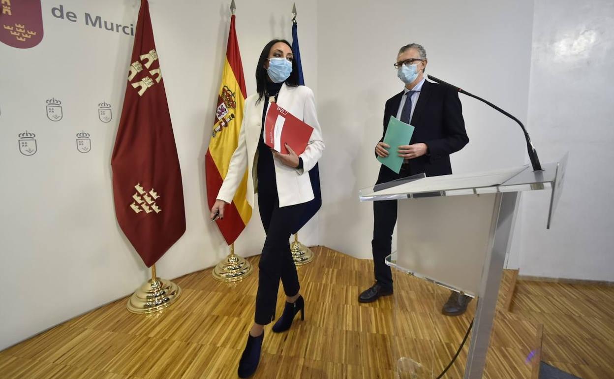 Valle Miguélez y Juan José Pedreño, este jueves, en la rueda de prensa del Consejo de Gobierno.