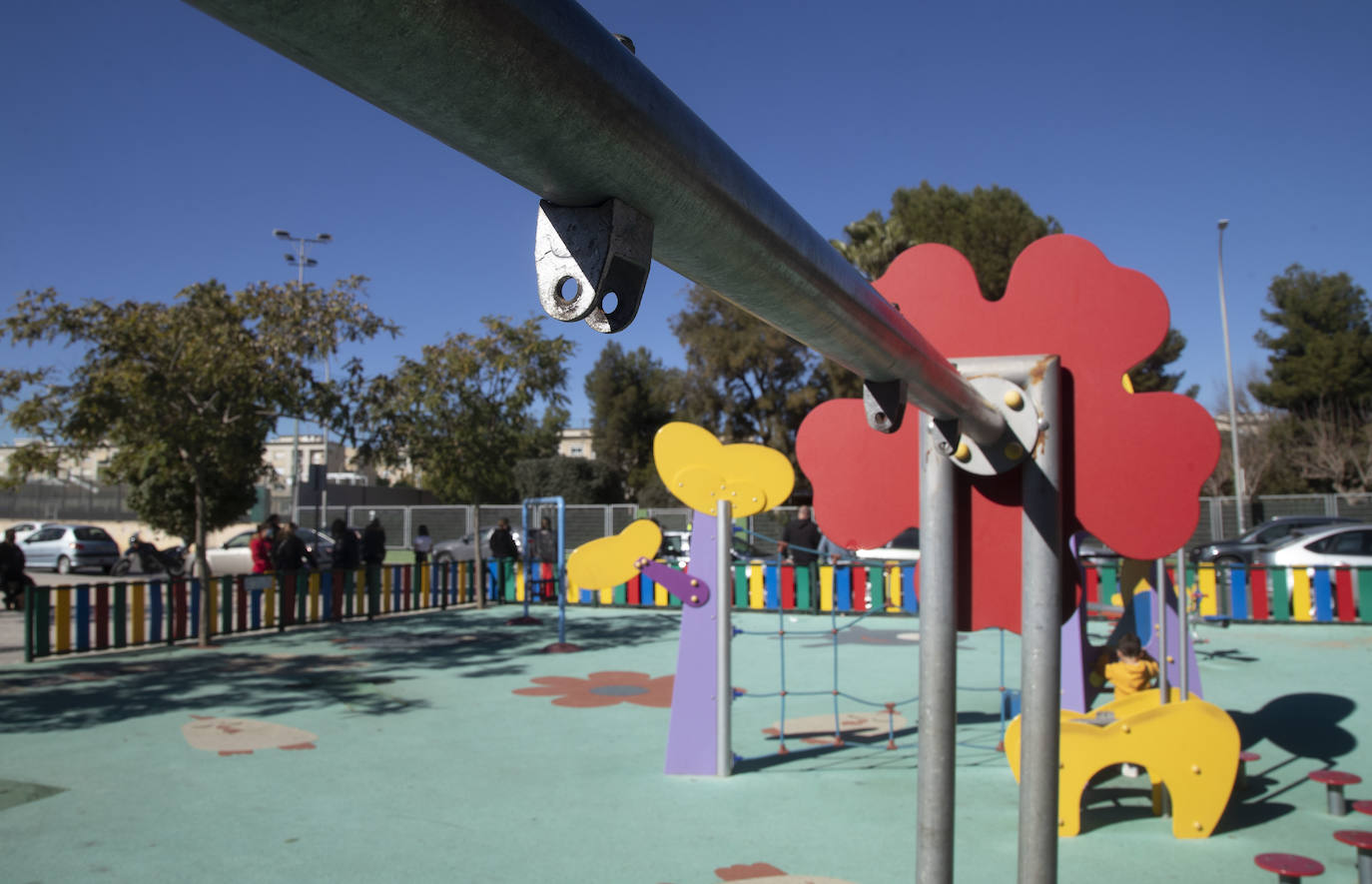 Fotos: Parques infantiles deteriorados en Cartagena