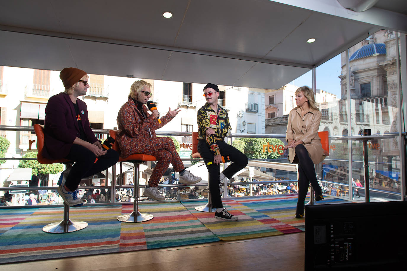 Fotos: Varry Brava pasa por el autobús de &#039;La Gran Consulta&#039; de RTVE que paró este jueves en Murcia