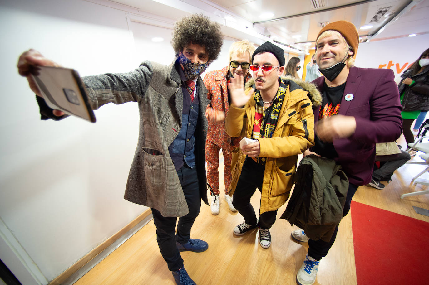 Fotos: Varry Brava pasa por el autobús de &#039;La Gran Consulta&#039; de RTVE que paró este jueves en Murcia