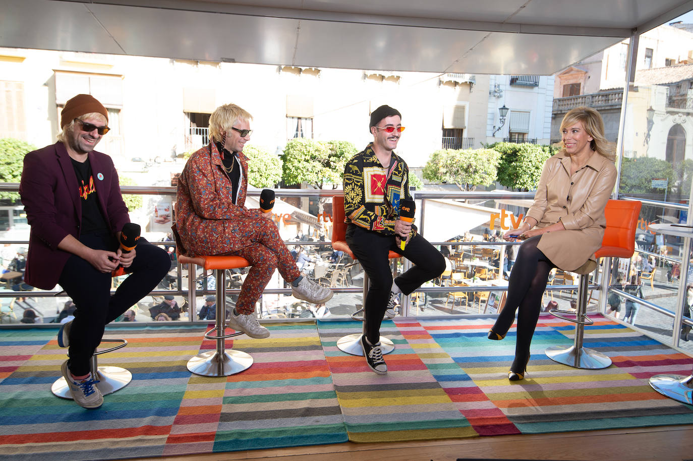 Fotos: Varry Brava pasa por el autobús de &#039;La Gran Consulta&#039; de RTVE que paró este jueves en Murcia