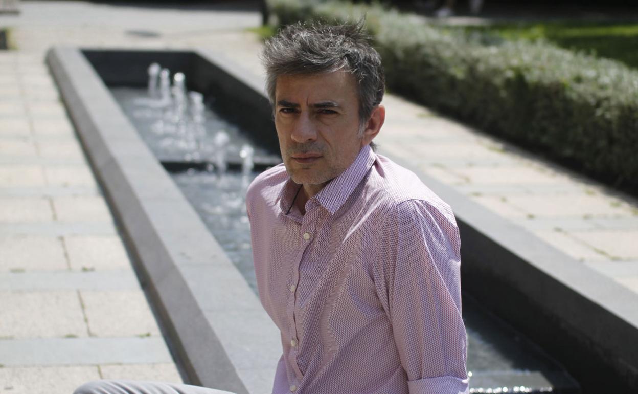 El escritor Juan Tallón, fotografiado en Bilbao. 