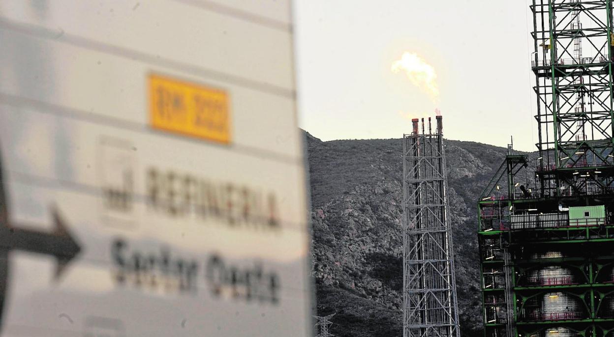 Refinería de Escombreras (Cartagena). La fotografía es de archivo. 