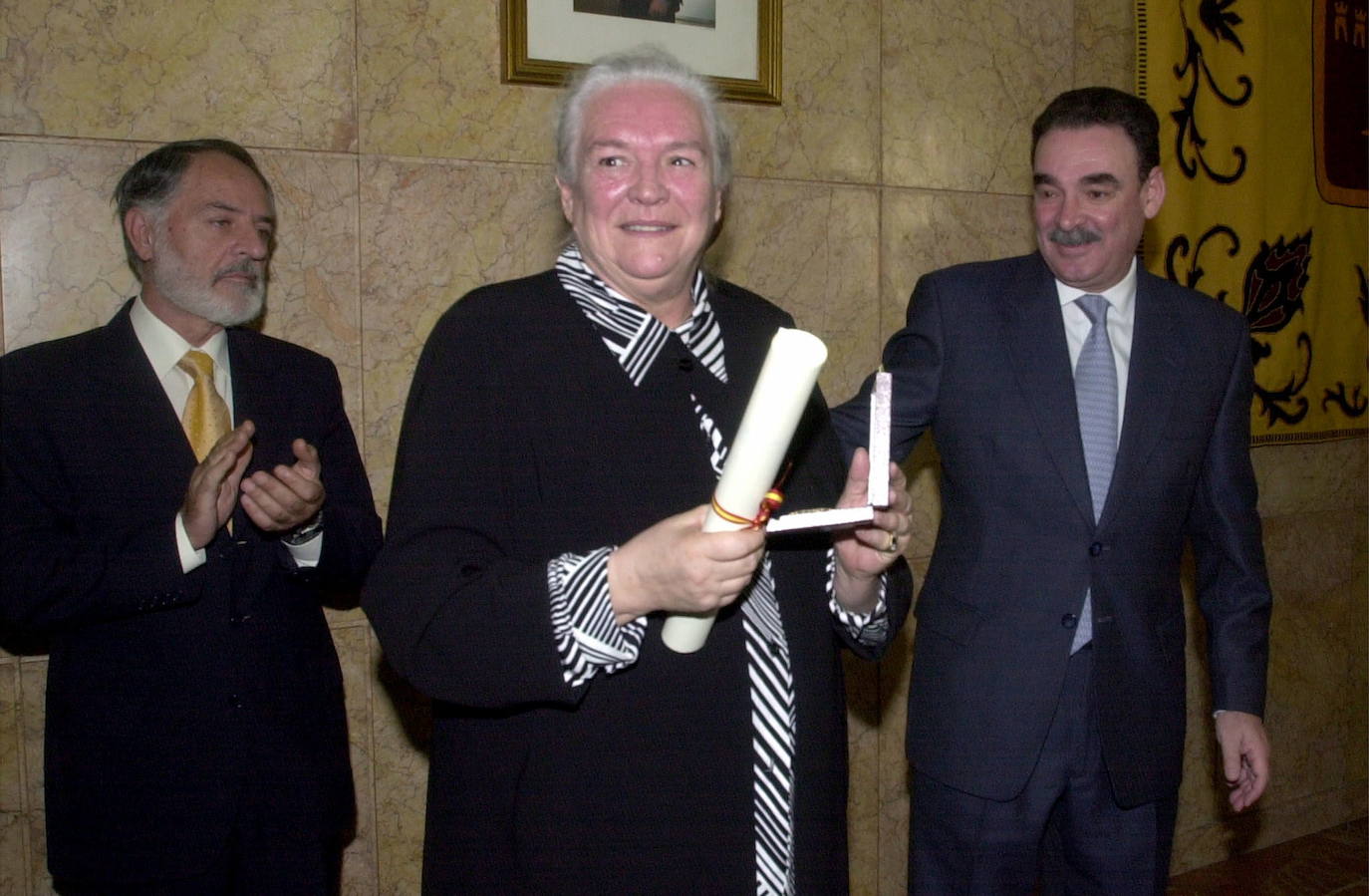 Entrega de las Encomiendas concedidas por el Gobierno Nacional durante el acto conmemorativo del XXIV aniversario de la Constitución Española. 2002