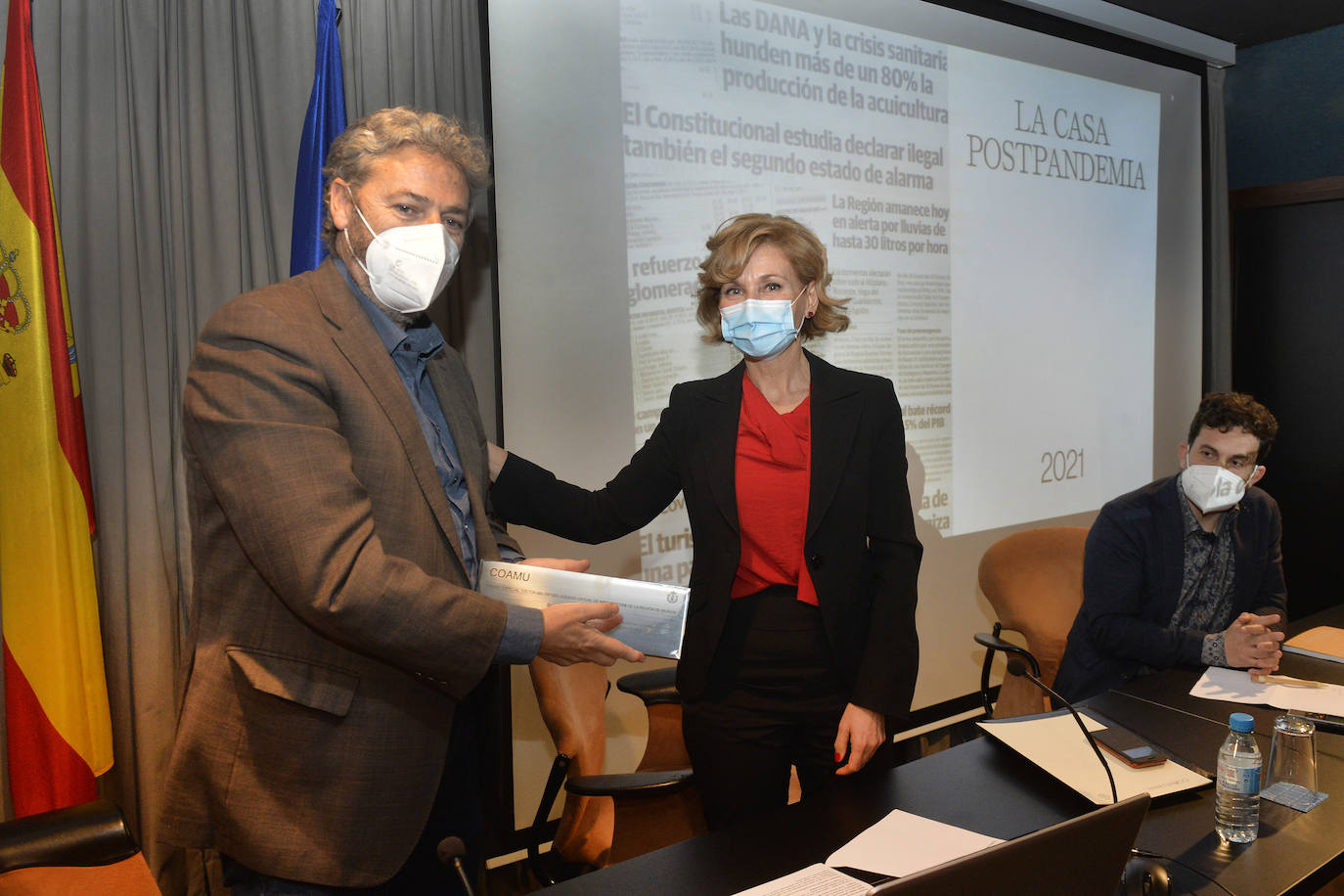 Fotos: Premio Víctor Beltrí a LA VERDAD por su apuesta por la divulgación de la arquitectura