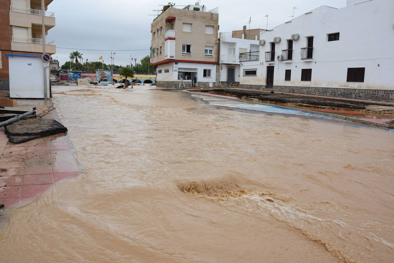 La rambla de La Maraña, en Los Alcázares, en las inundaciones de 2019.