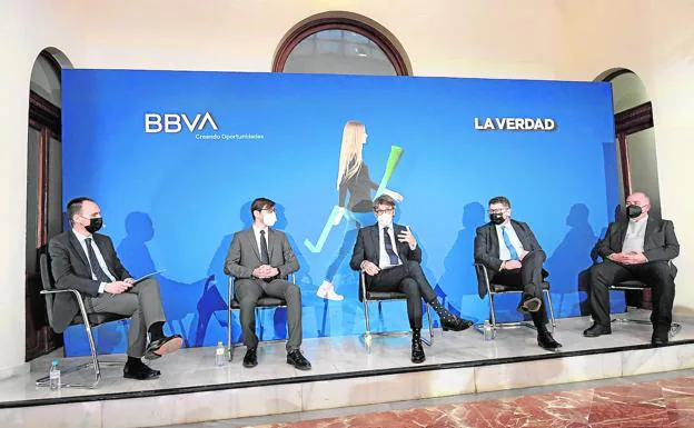 El periodista Víctor Rodríguez moderó la mesa redonda, en la que intervinieron Luis Fernández, Luis Alberto Marín, Alberto Carretón y José Marín.