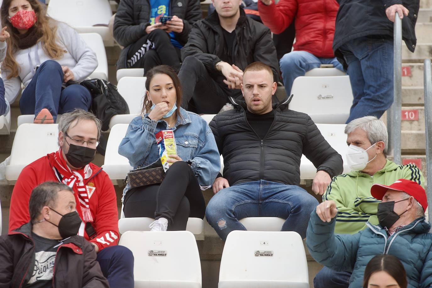 Fotos: Búscate en las gradas del Enrique Roca