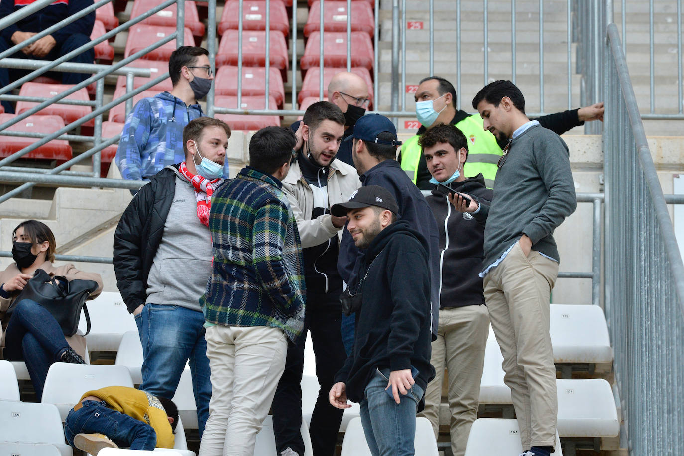 Fotos: Búscate en las gradas del Enrique Roca