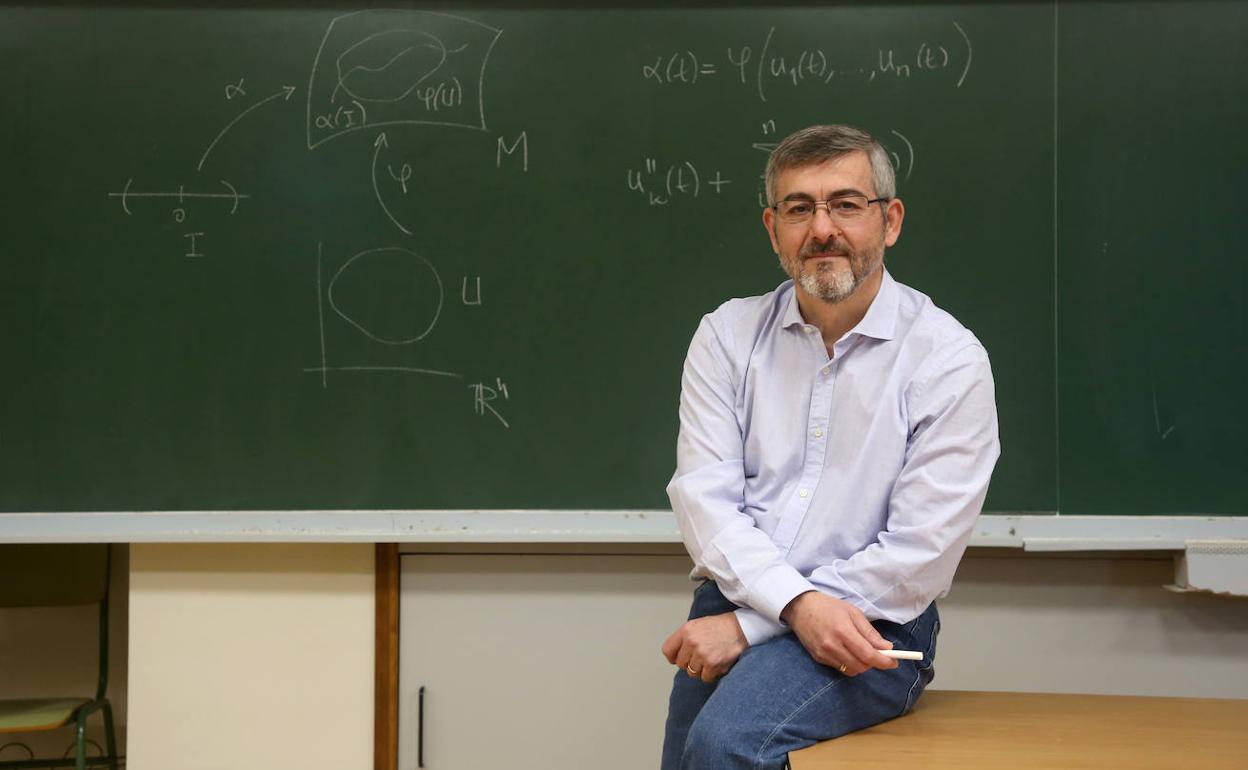 Pascual Lucas Saorín, en la Facultad de Matemáticas de la Universidad de Murcia.