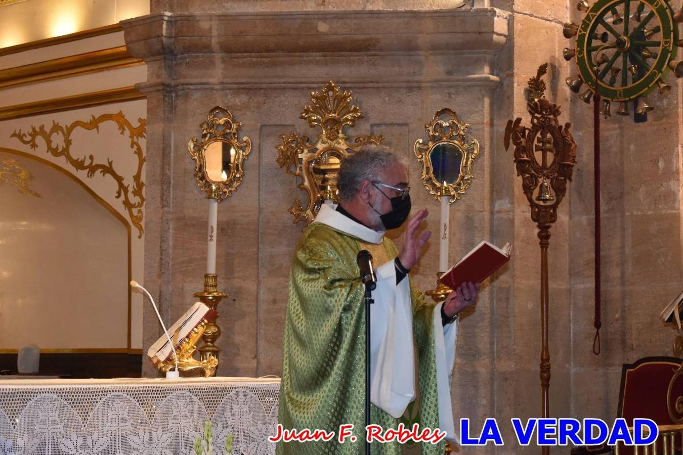 Una treintena de niños participaron el pasado domingo en la ceremonia de bendición y presentación de los recién nacidos a la Vera Cruz celebrada en la basílica